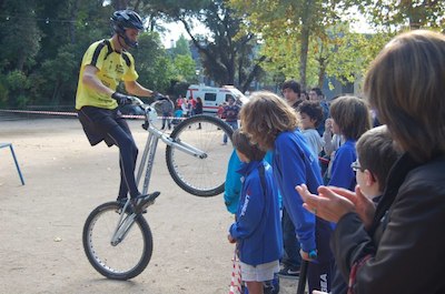 Exhibici de biketrial, diumenge 27, al parc de Ca l'Alfaro