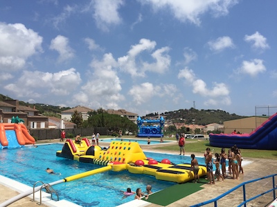 Dilluns 20 de juliol de 2015, diversi en remull, a la piscina municipal