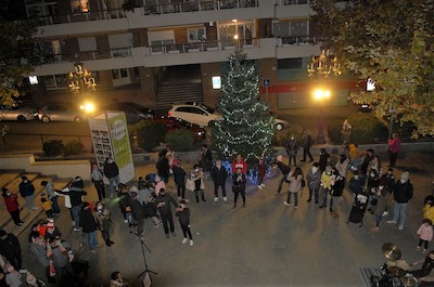 Encesa de l'arbre de Nadal amb l'Escola Municipal de Música Llavaneres, diumenge 28 de novembre