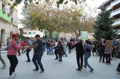 Concert de lindy hop i ball a la plaça de la Vila, diumenge 28 de novembre