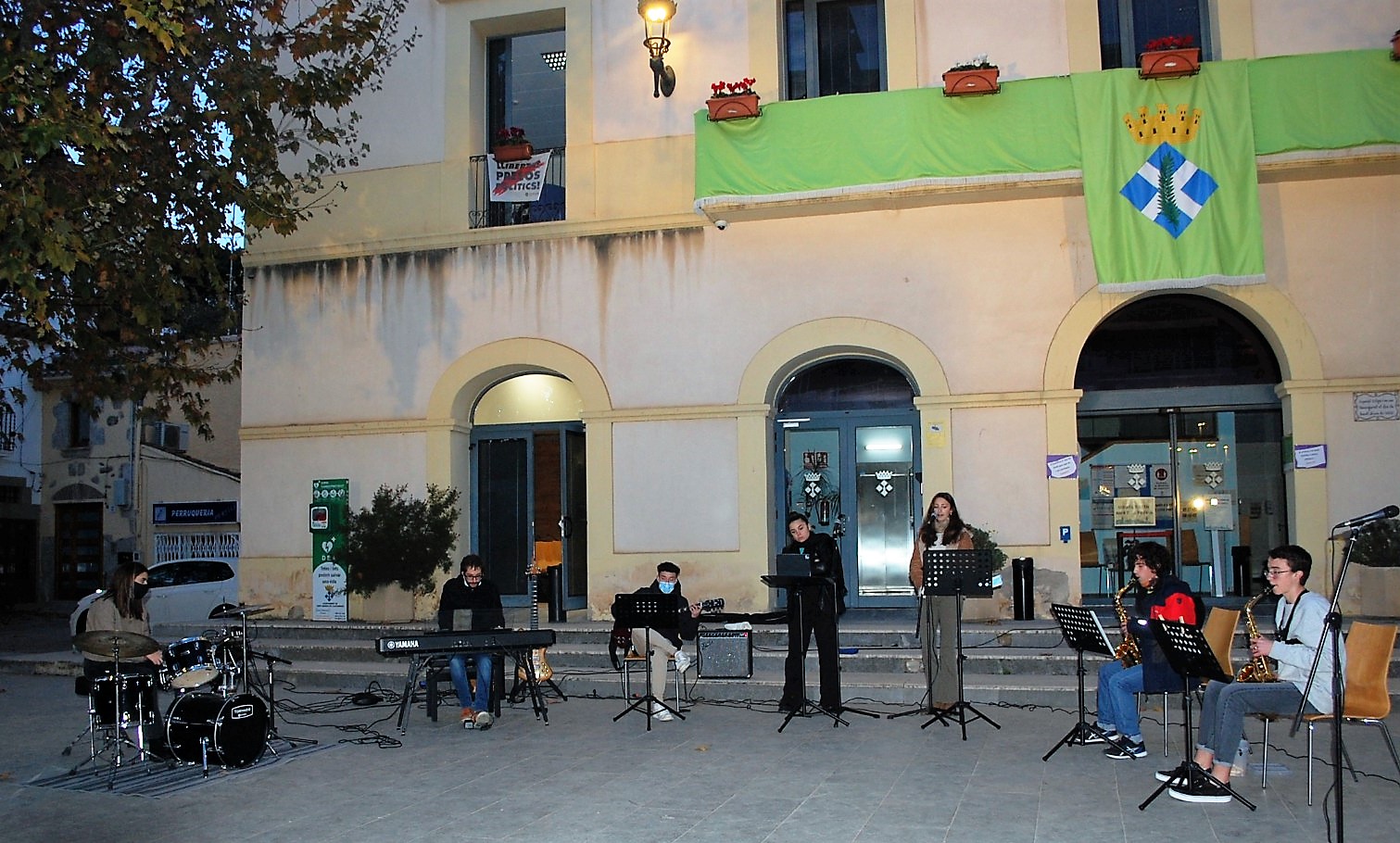 Encesa de l'arbre de Nadal amb l'Escola Municipal de Msica Llavaneres, diumenge 28 de novembre