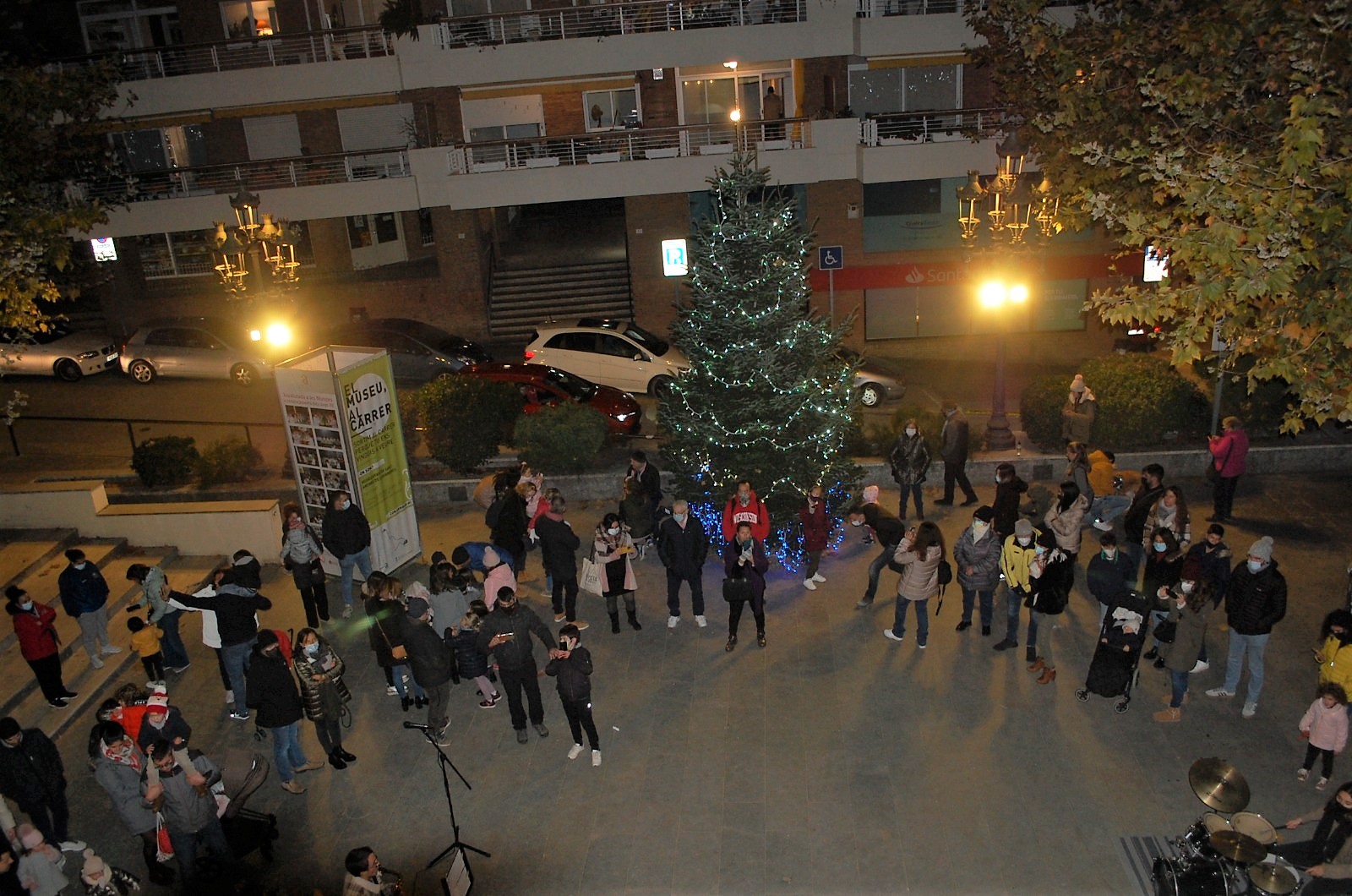 Encesa de l'arbre de Nadal amb l'Escola Municipal de Msica Llavaneres, diumenge 28 de novembre