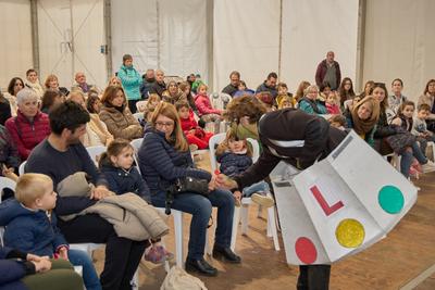 Conta contes en anglès i xocolatada, amb Kids&Us Llavaneres. Diada de Sant Andreu, 30 de novembre