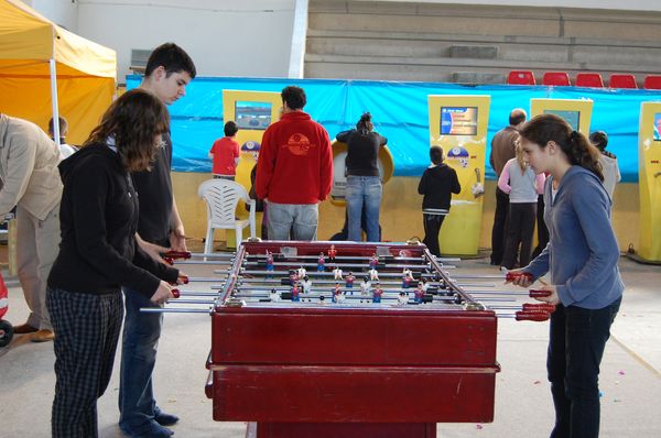 El futbolin ha atret l'atenci dels adolescents