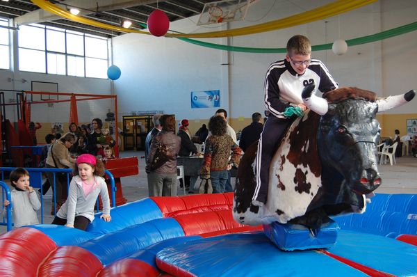 El toro mecnic ha estat una de les atraccions ms divertides