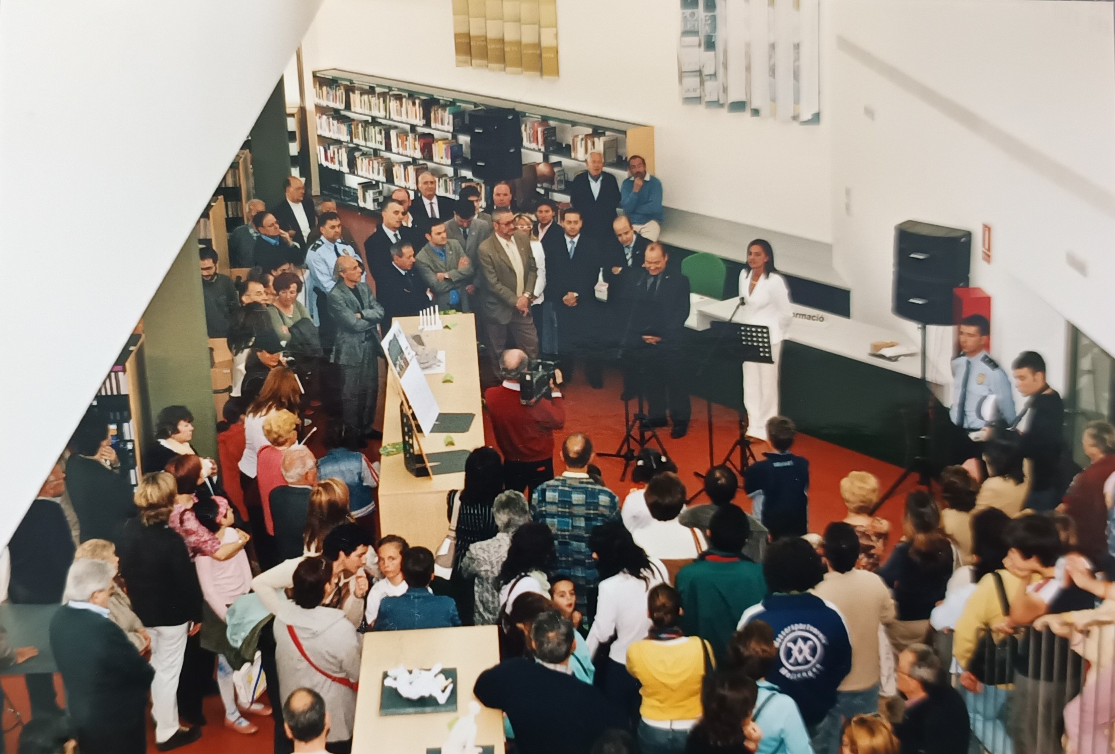 Inauguraci de l'edifici de la Biblioteca municipal de Llavaneres, 23 d'abril de 2005