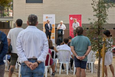 Acte de lliurament de claus a les famlies adjudicatries dels pisos d'Els Ametllers
