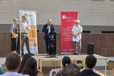 Acte de lliurament de claus a les famlies adjudicatries dels pisos d'Els Ametllers