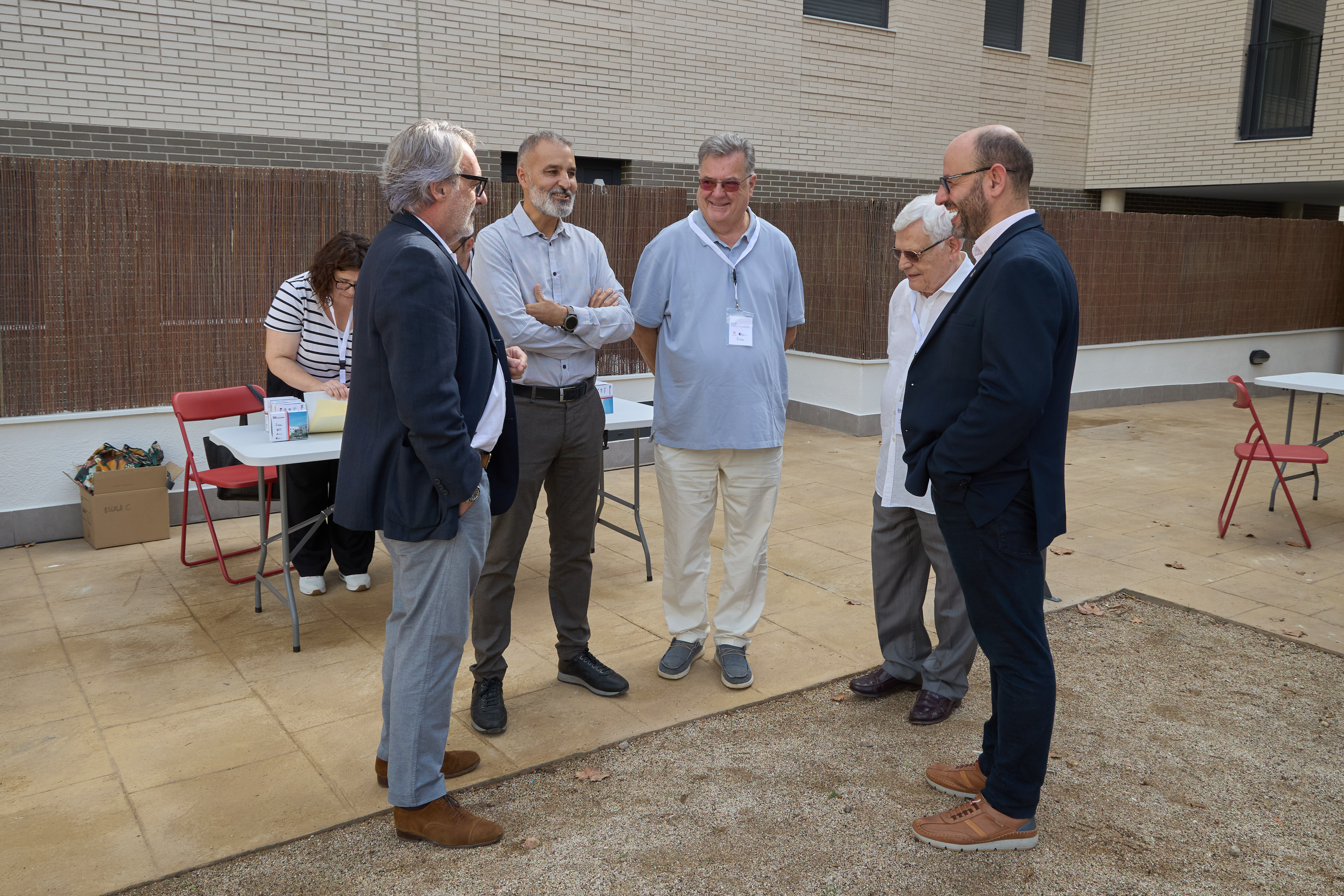 Acte de lliurament de claus a les famlies adjudicatries dels pisos d'Els Ametllers