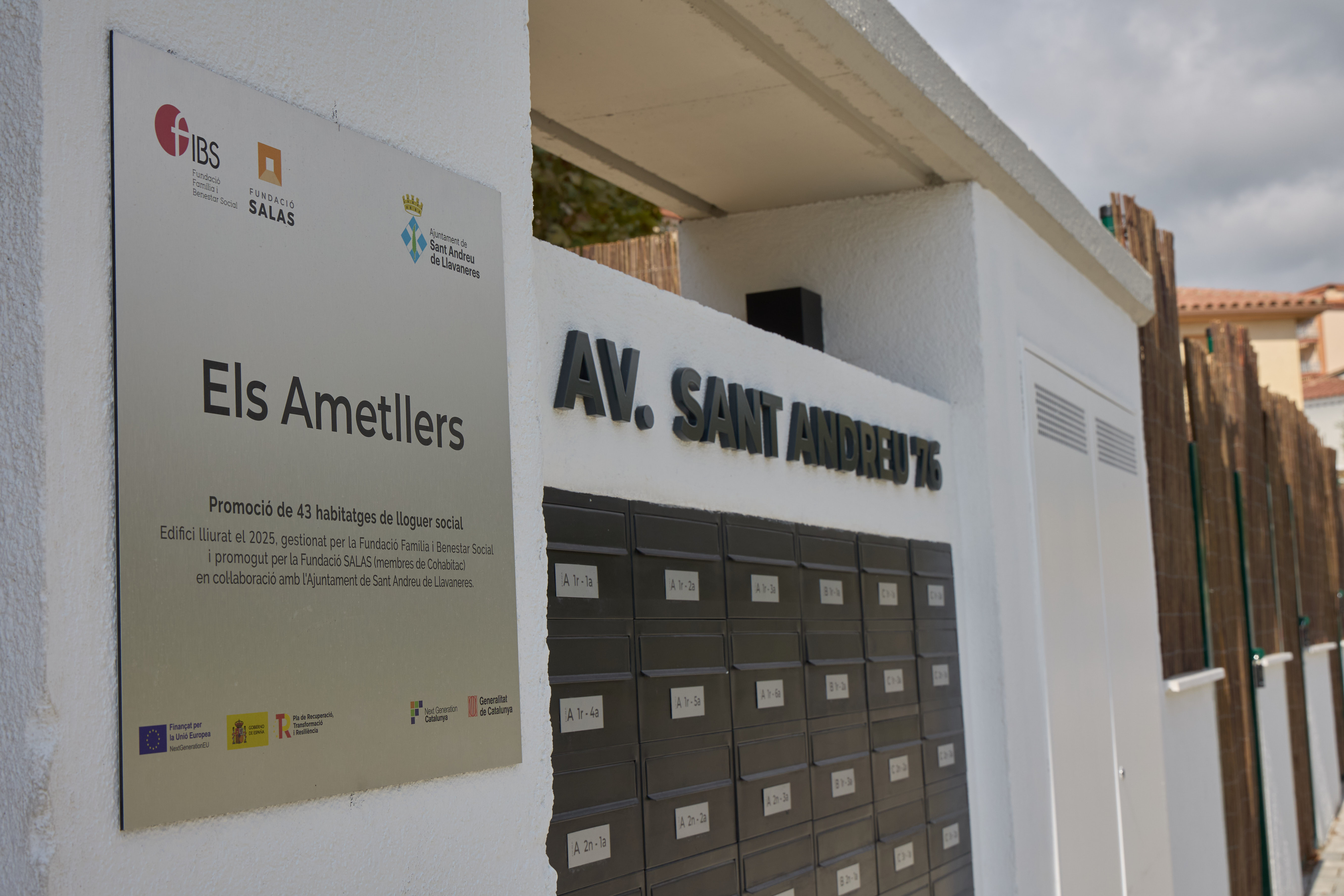 Acte de lliurament de claus a les famlies adjudicatries dels pisos d'Els Ametllers
