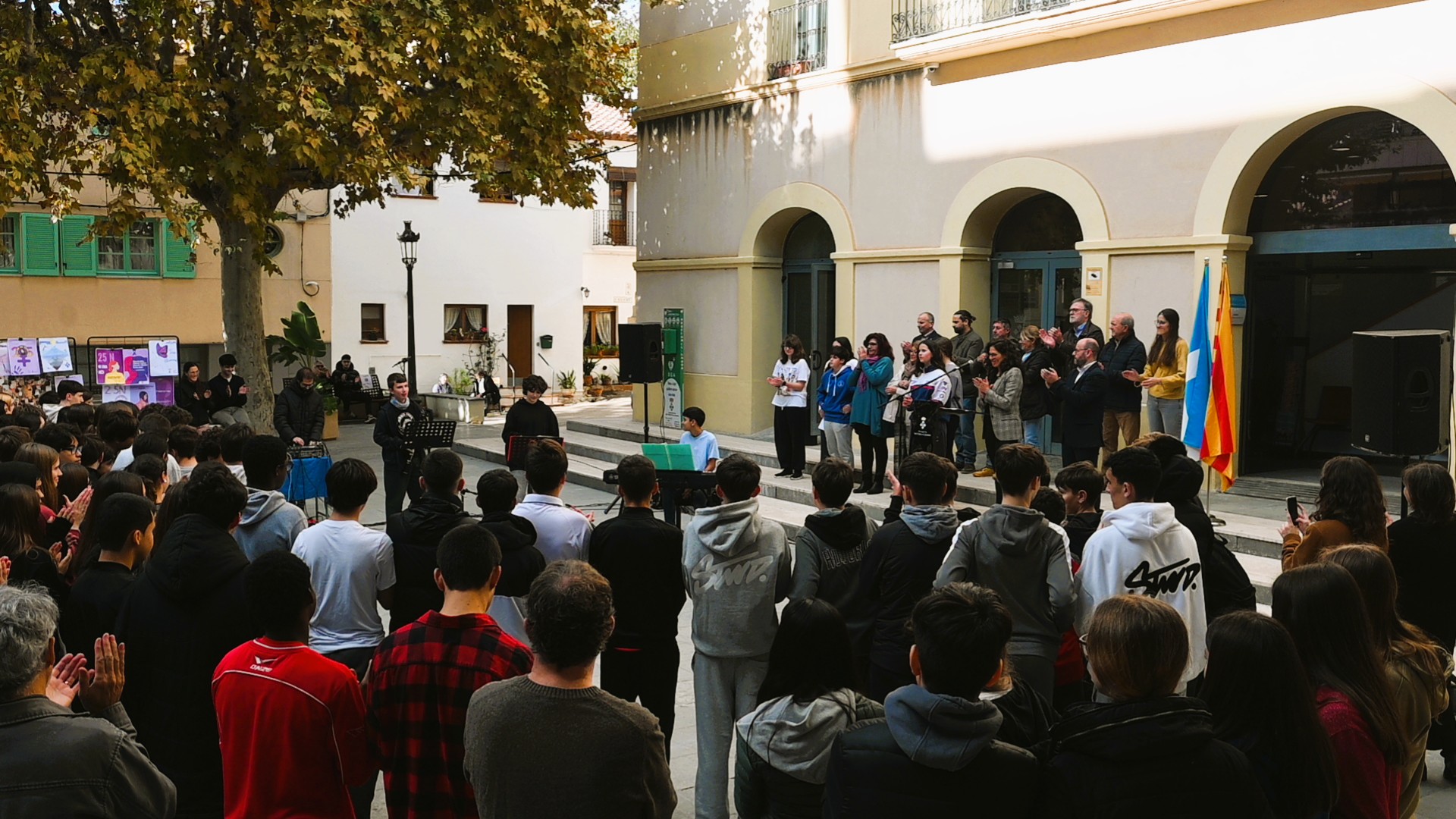 Lectura del Manifest del 25 N - Dia Internacional per a l'Eliminaci de la Violncia envers les Dones