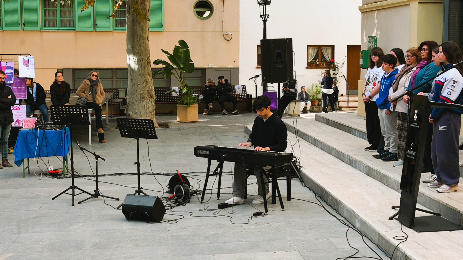 Lectura del Manifest del 25 N - Dia Internacional per a l'Eliminaci de la Violncia envers les Dones