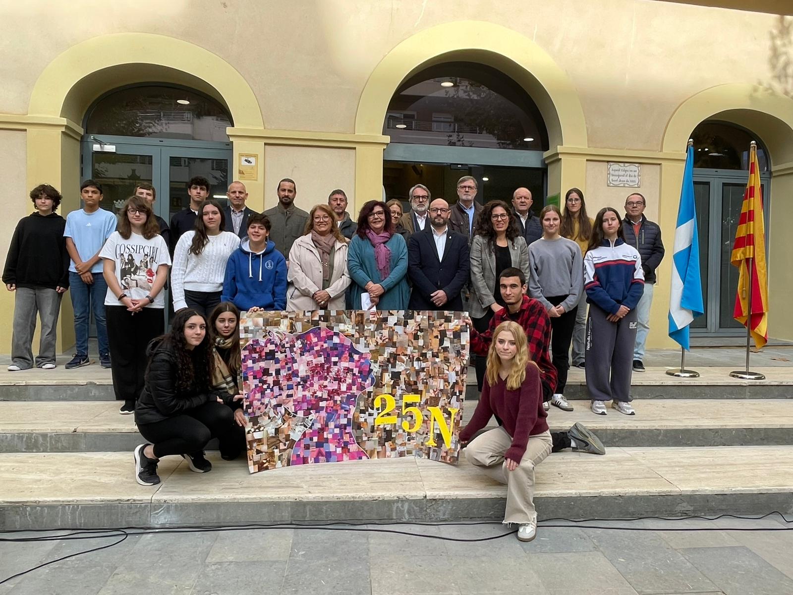 Lectura del Manifest del 25 N - Dia Internacional per a l'Eliminaci de la Violncia envers les Dones.