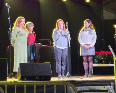 Lliurament de la recaptaci de Llavaneres contra el Cncer