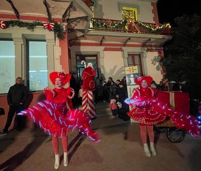 Rua amb 'Candy Xmas Show' al Mercat de Nadal, dissabte 13 de desembre.