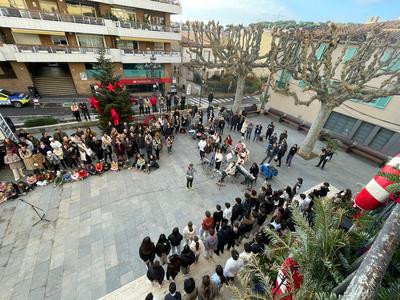Cantada de nadales de dimecres 17 de desembre, a c�rrec dels alumnes de les escoles Jaume Llull i Serena Vall, de l'Institut Llavaneres i de l'Escola Municipal de M�sica.