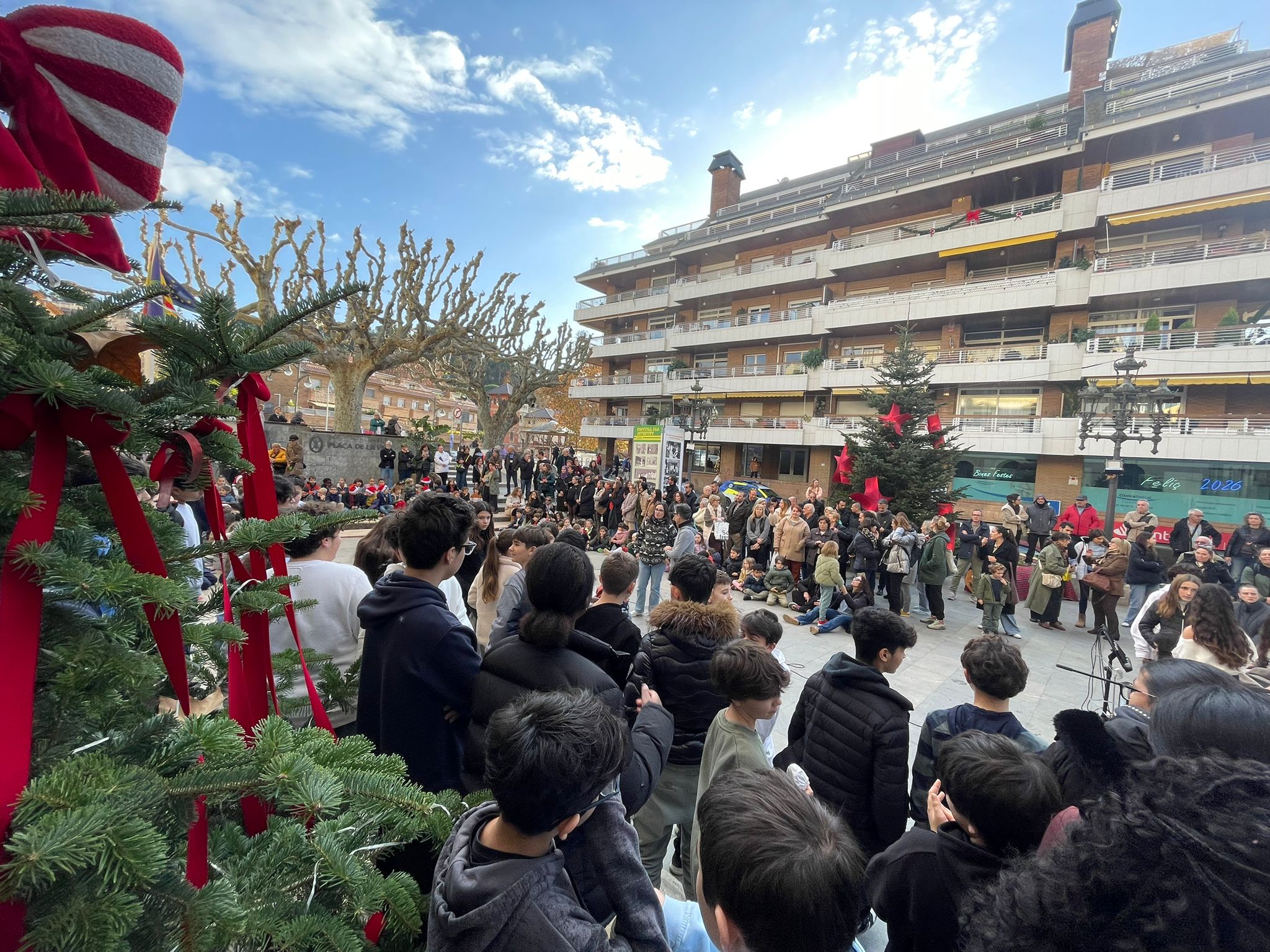 Cantada de nadales de dimecres 17 de desembre, a c�rrec dels alumnes de les escoles Jaume Llull i Serena Vall, de l'Institut Llavaneres i de l'Escola Municipal de M�sica.