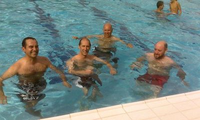 Regidors "es mullen" a favor de l'esclerosi múltiple, a la piscina municipal, diumenge 12 de juliol