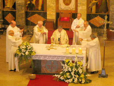Solemne eucaristia presidida per l'arquebisbe de Barcelona, el cardenal Llus Martnez Sistach, al temple parroquial, diumenge 19 de juliol