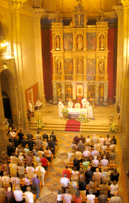 Solemne eucaristia presidida per l'arquebisbe de Barcelona, el cardenal Lluís Martínez Sistach, al temple parroquial, diumenge 19 de juliol