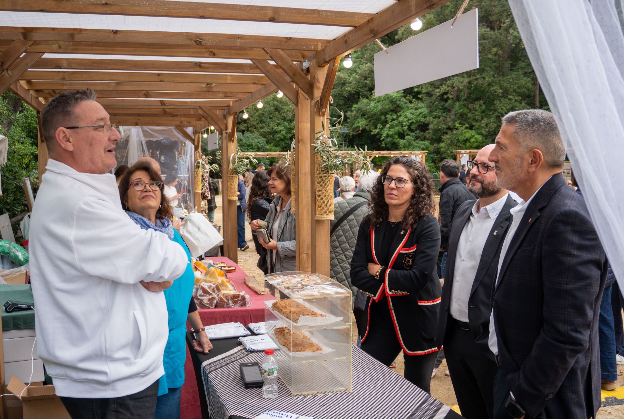 Salutaci� institucional als comer�os