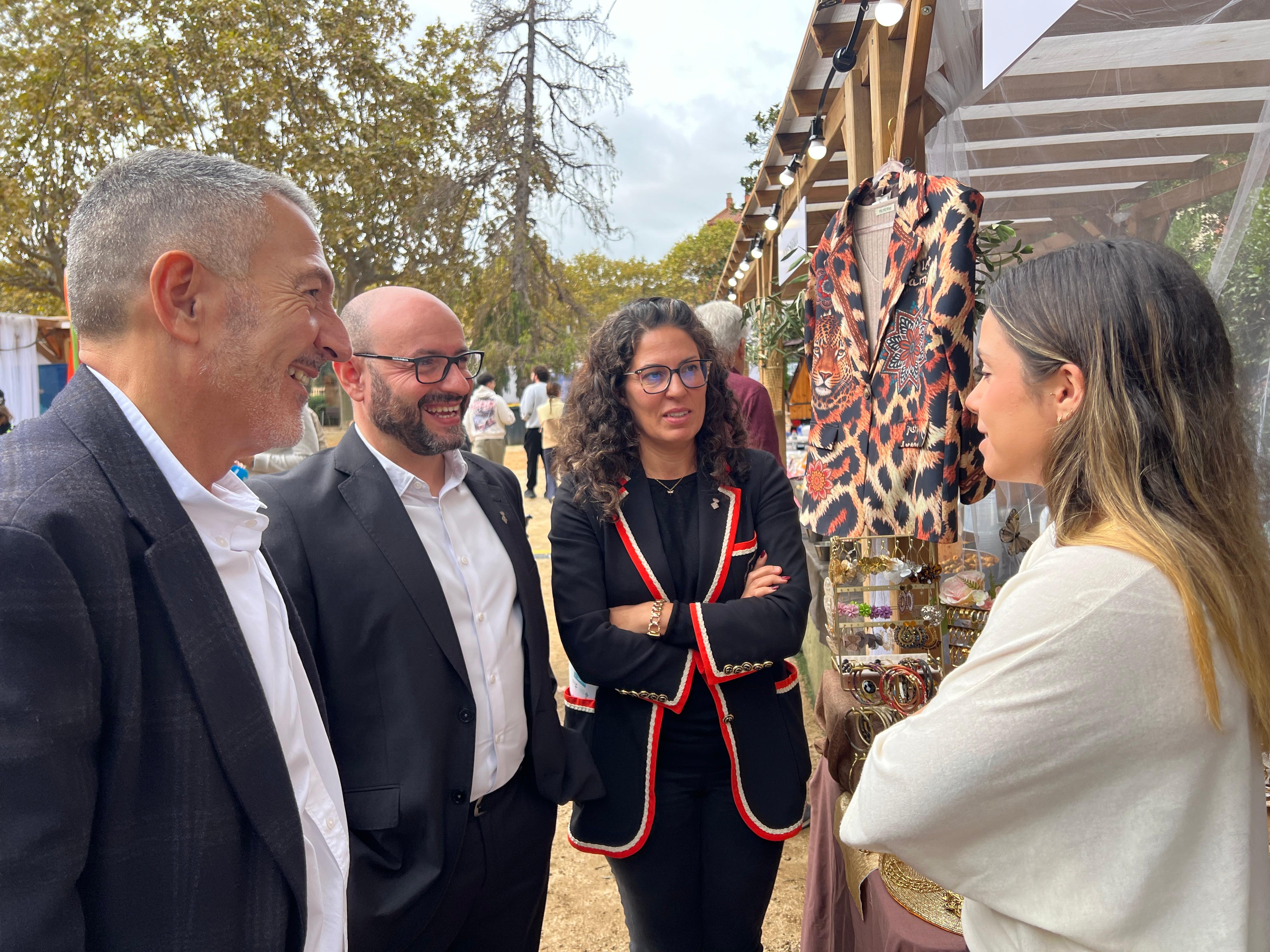 Salutaci� institucional als comer�os