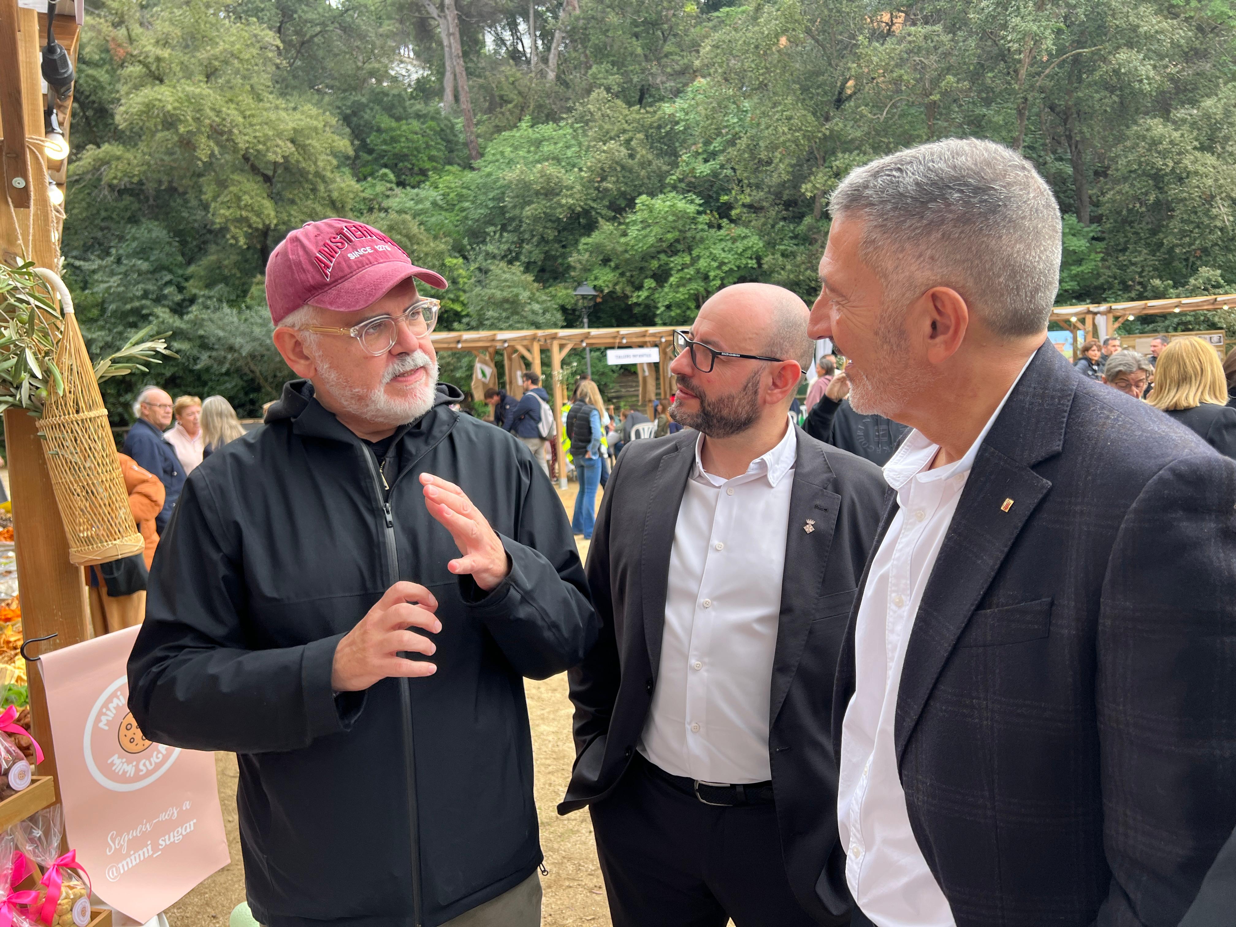 Salutaci� institucional als comer�os