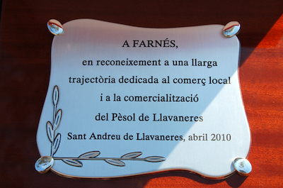 Placa de reconeixement a l'establiment Farns