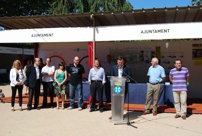 Parlament inaugural de l'alcalde, Bernat Graupera, acompanyat de l'alcalde de Sant Vicen i de regidors de la corporaci