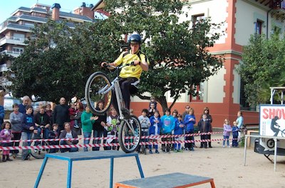 Exhibició de biketrial, diumenge 27, al parc de Ca l'Alfaro