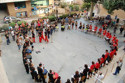 Celebració dels 10 anys d'Els Banyuts: tabalada, correfoc i ball de lluïment, divendres 13