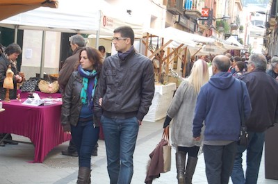 Sortida de botigues al carrer de Munt