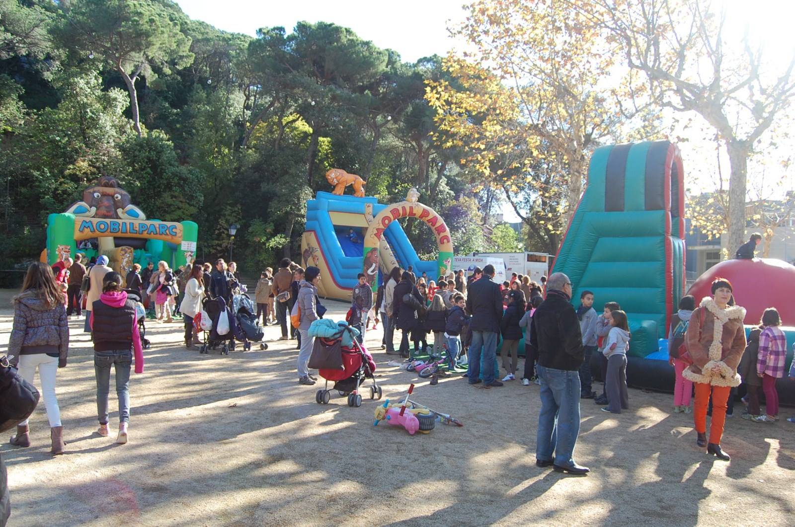 Inflables al parc de Ca l'Alfaro, divendres 30 de novembre, Sant Andreu