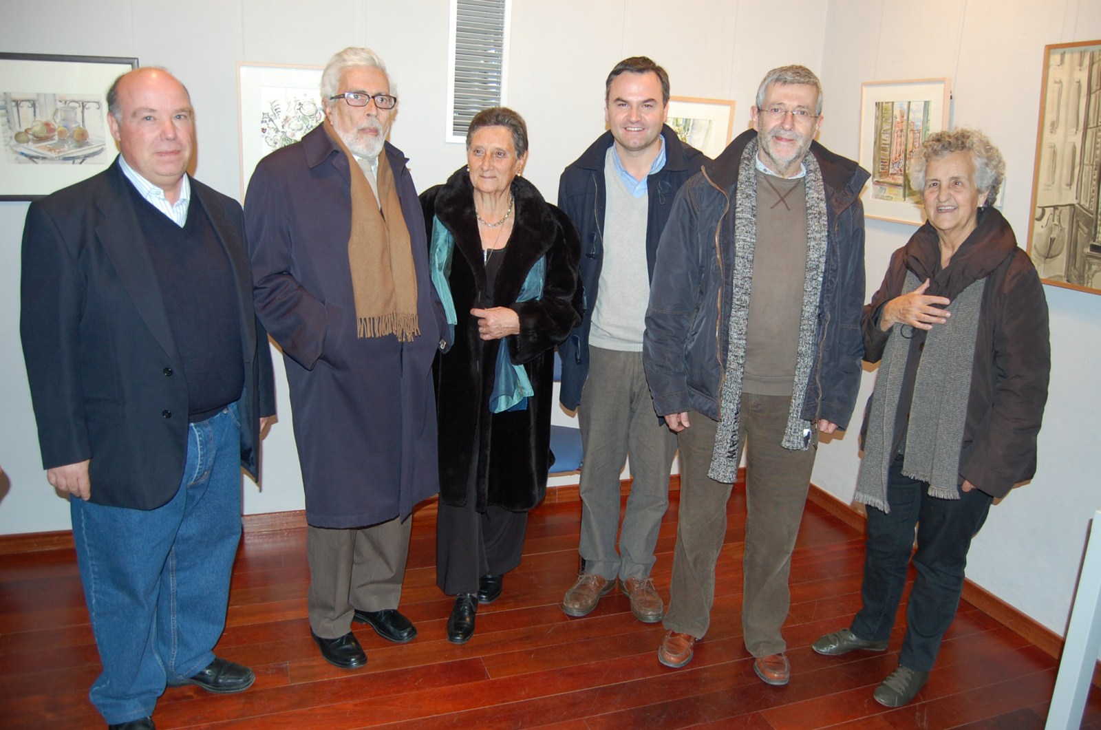 Fotografia de famlia, amb Roser Capdevila, autoritats locals i el director del Museu-Arxiu
