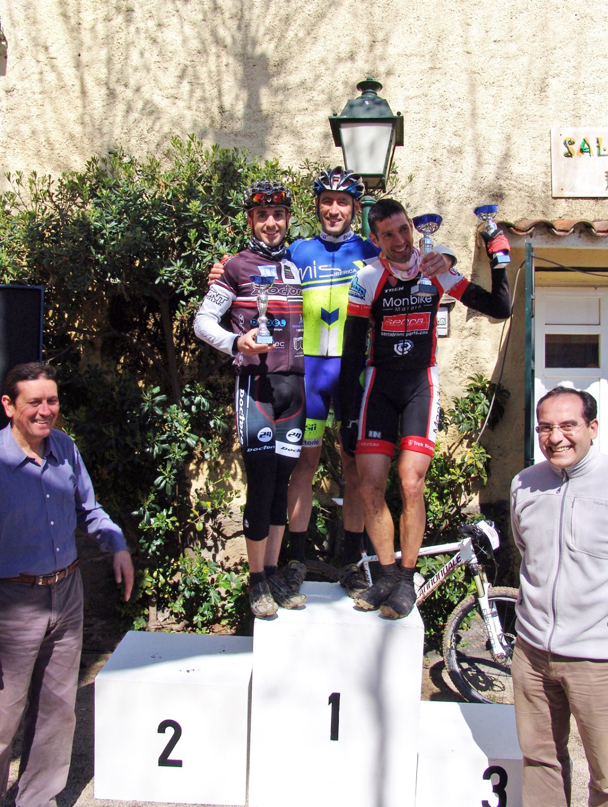 Lliurament de trofeus de l'11a Marxa BTT de Llavaneres
