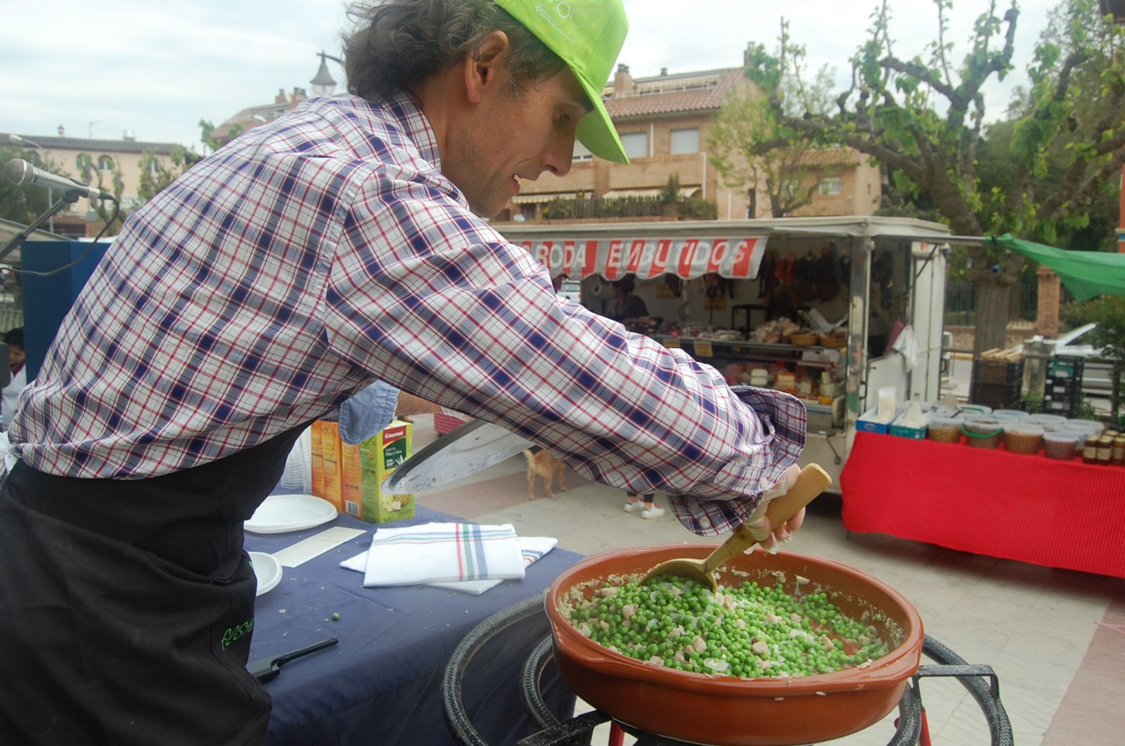 Taller de cuina del p�sol, divendres 19 d'abril, al passeig de la Mare de D�u de Montserrat