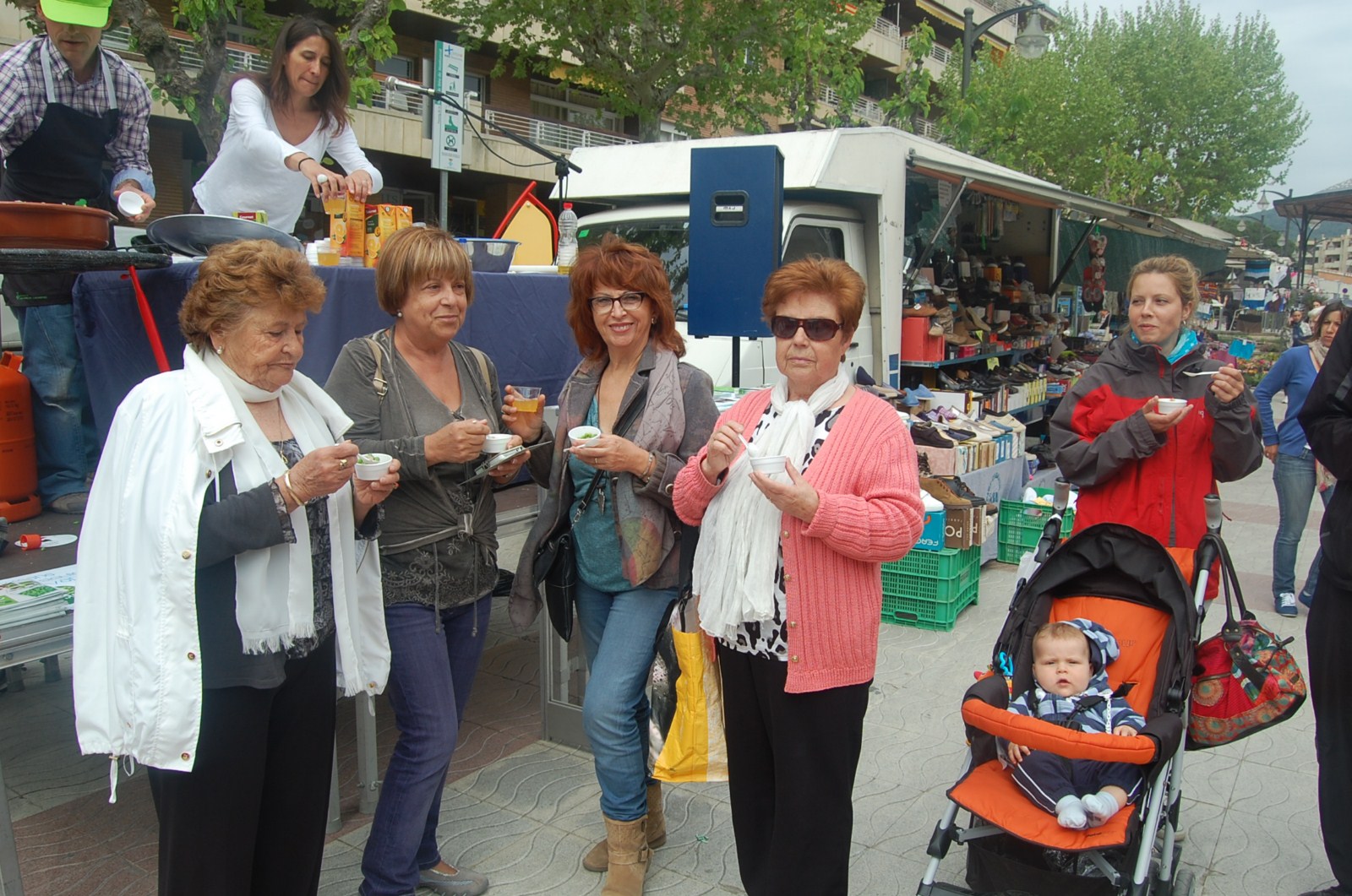 Taller de cuina del p�sol, divendres 19 d'abril, al passeig de la Mare de D�u de Montserrat