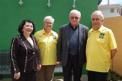 Responsables de l'ADF amb la representant del CAP de Llavaneres i amb el rector de la parr�quia