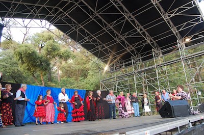 Actuaci del grup artstic Esperit de Joventut, divendres 19 de juliol, al parc de Ca l'Alfaro