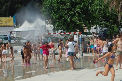 Xeringada infantil i festa de l'escuma, dissabte 20 de juliol, al pati de l'Escola Labandria