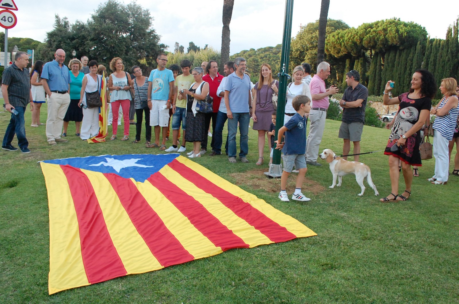 Hissada de l'estelada a Llavaneres. Divendres 18 de juliol