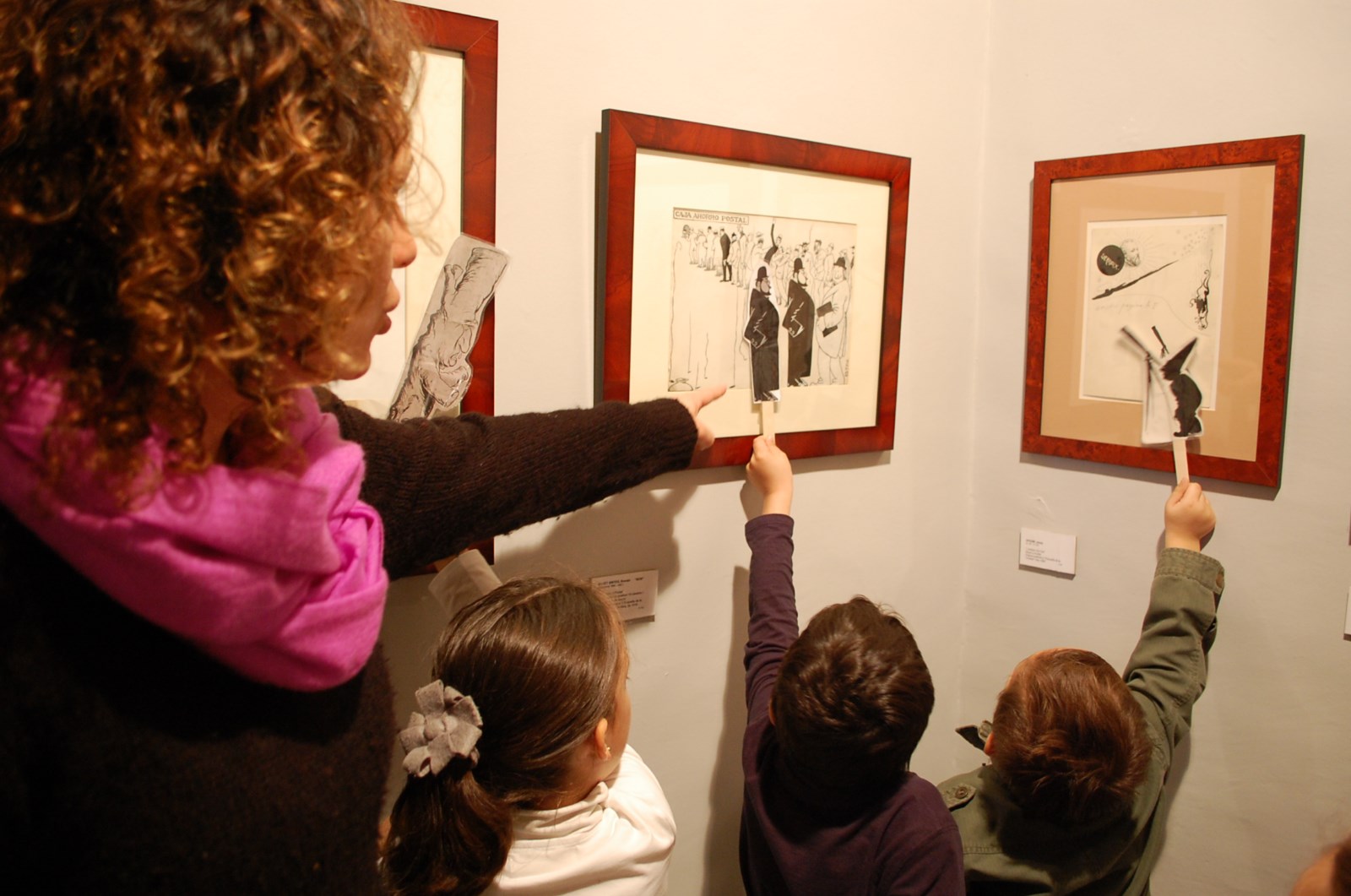 Els infants localitzen els dibuixos del conte