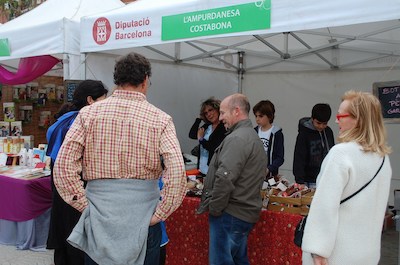 Fira comercial al passeig de la Mare de Du de Montserrat, dissabte 18 i diumenge 19 d'abril