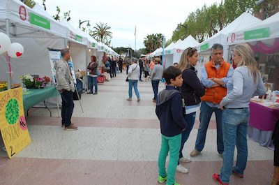 Fira comercial al passeig de la Mare de Du de Montserrat, dissabte 18 i diumenge 19 d'abril