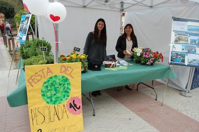 Estand de l'Institut, a la Fira comercial al passeig de la Mare de Du de Montserrat, dissabte 18 i diumenge 19 d'abril