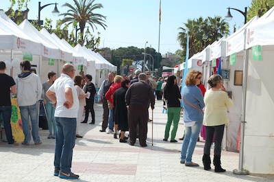 Fira comercial al passeig de la Mare de Du de Montserrat, dissabte 18 i diumenge 19 d'abril