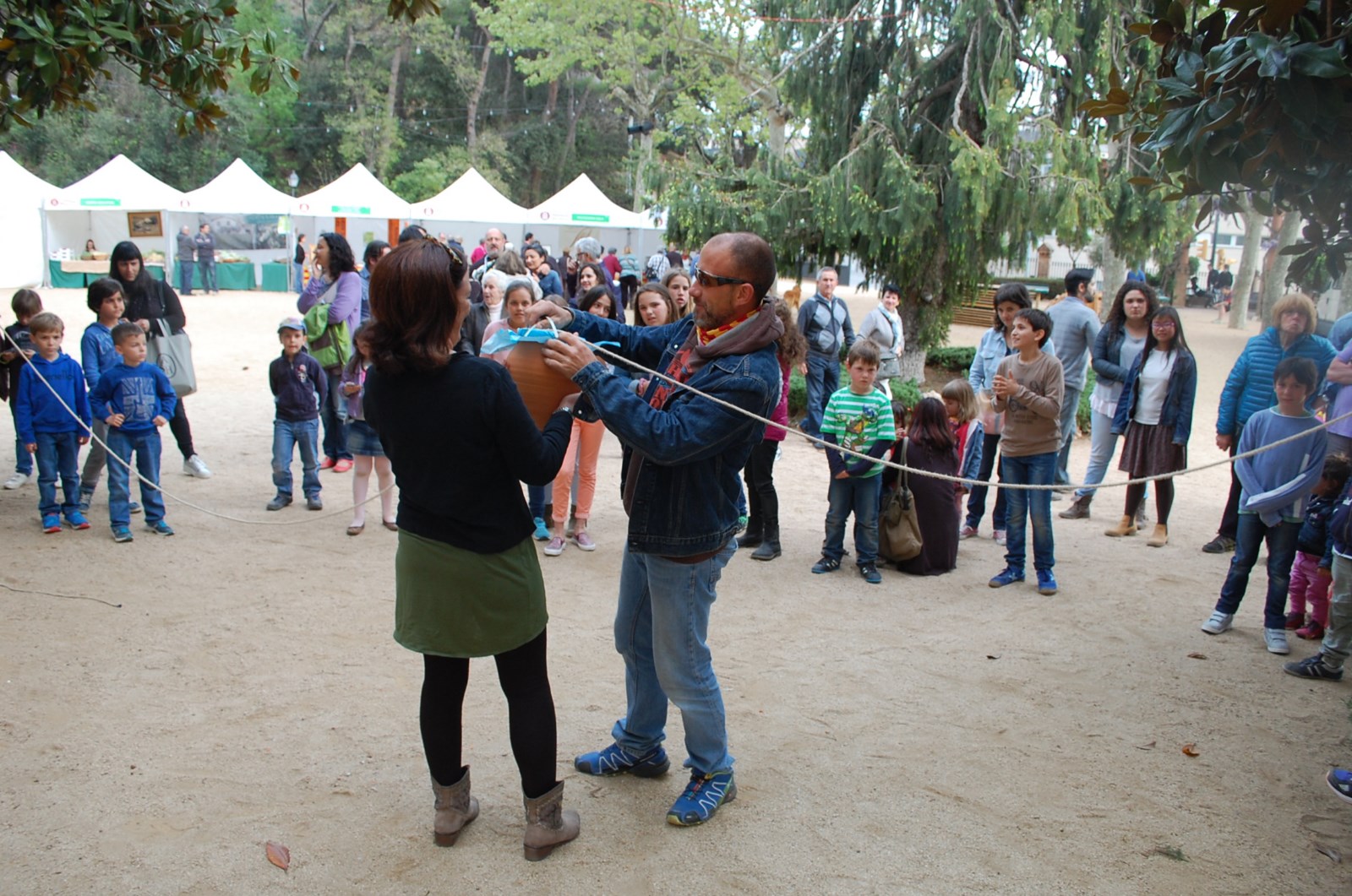 Jocs tradicionals de cucanya, dissabte 18 d'abril, al parc de Ca l'Alfaro