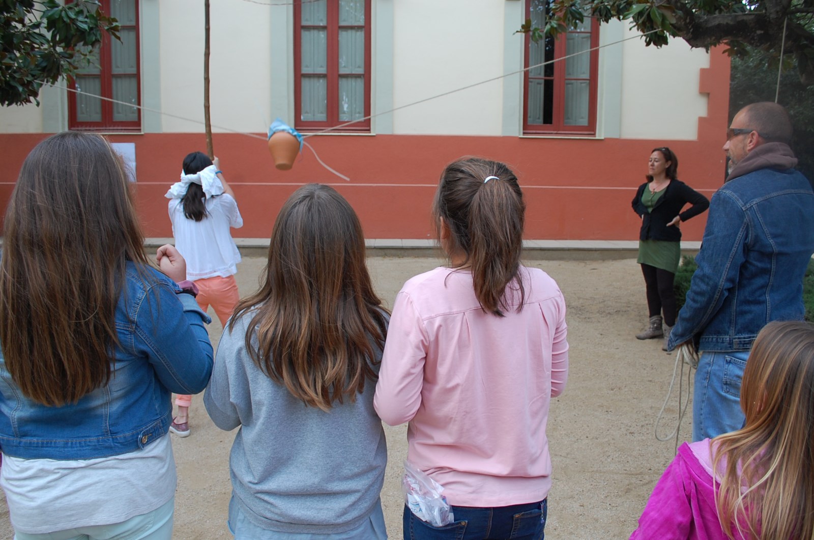 Jocs tradicionals de cucanya, dissabte 18 d'abril, al parc de Ca l'Alfaro