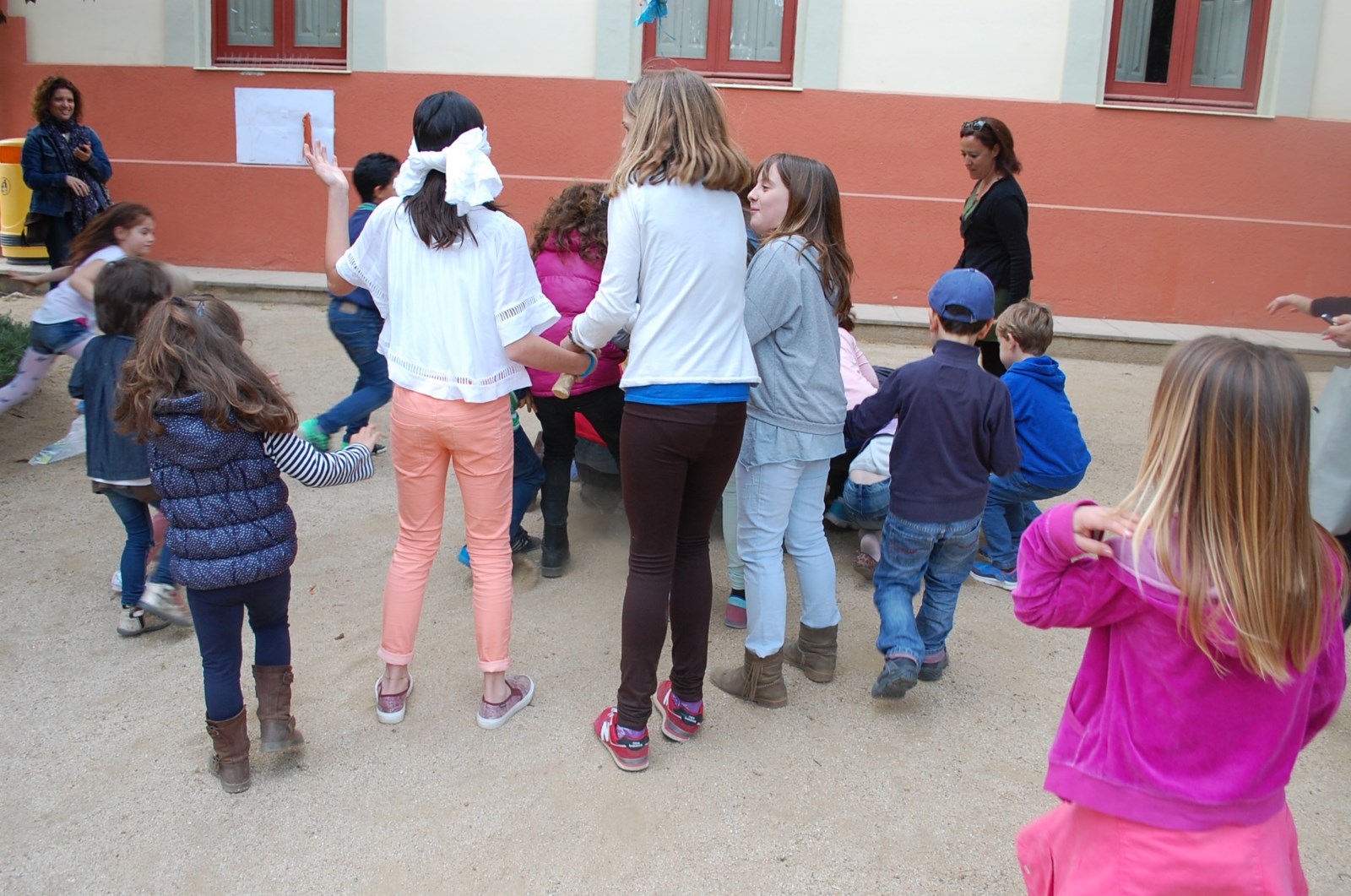 Jocs tradicionals de cucanya, dissabte 18 d'abril, al parc de Ca l'Alfaro