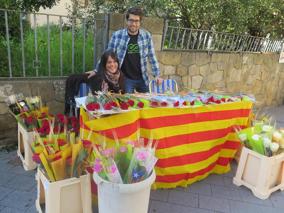 Paradetes de llibres i roses, al centre de la vila, dijous 23 d'abril de 2015